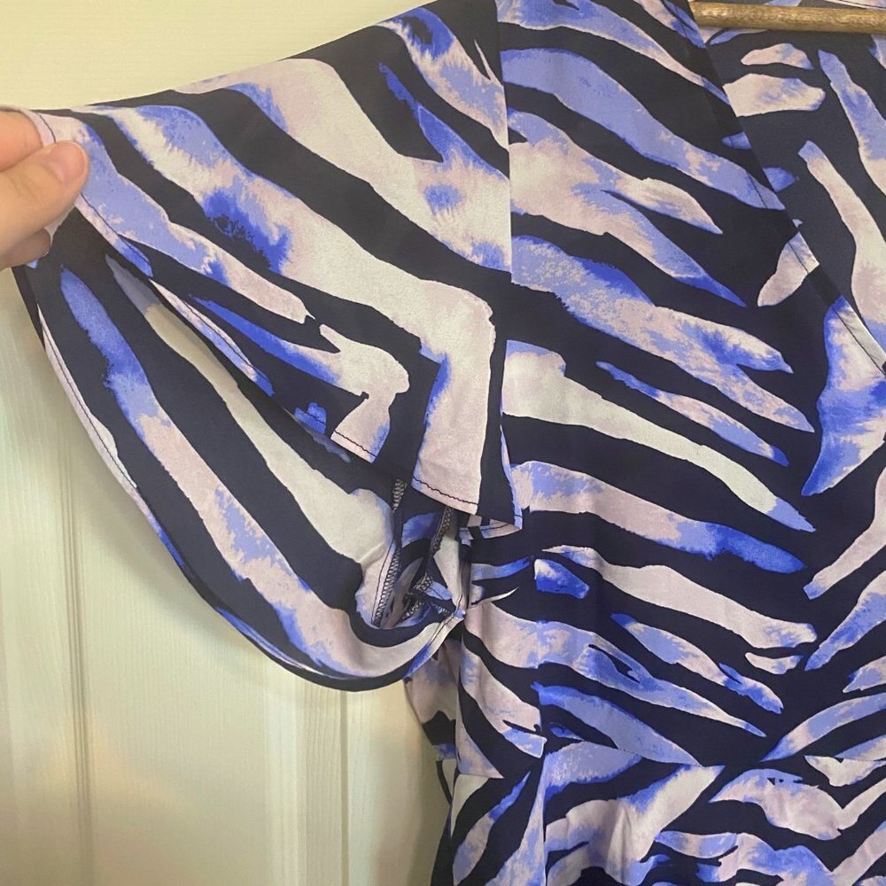 Torrid - NAVY ZEBRA GEORGETTE PEPLUM BLOUSE - Picture 4 of 10